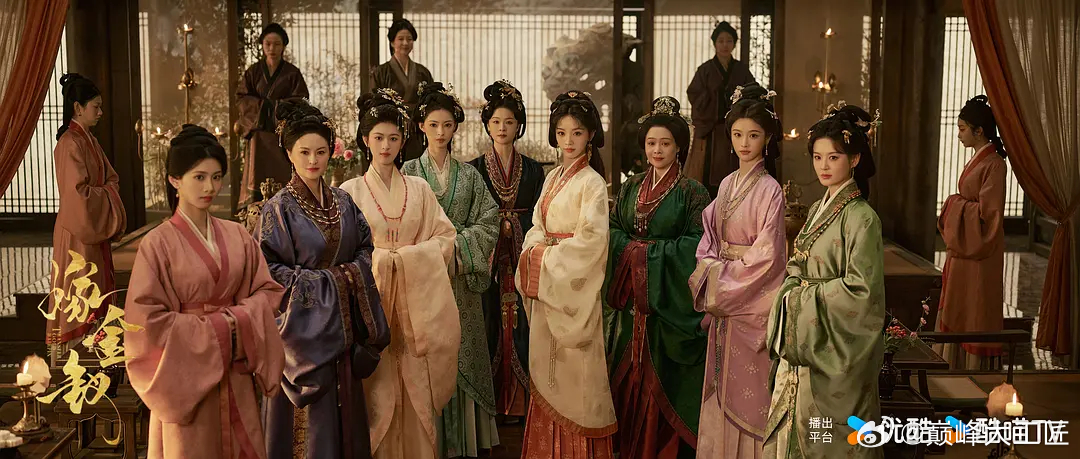 剧照3！魏娆本是承安伯府贵女，因家庭变故，自小被偷梁换柱出府，虽艰难度日，但却没