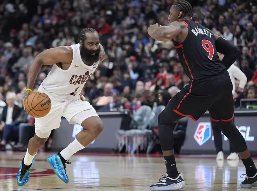 NBA季后赛首轮迎来一场天王山对决，骑士主场125-120战胜猛龙，大比分3-2