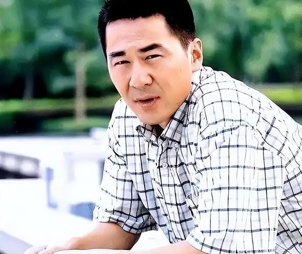 54岁吴越一生只爱一人：真正顶级的人生，从不是婚姻圆满，而是活得通透自在
 
吴
