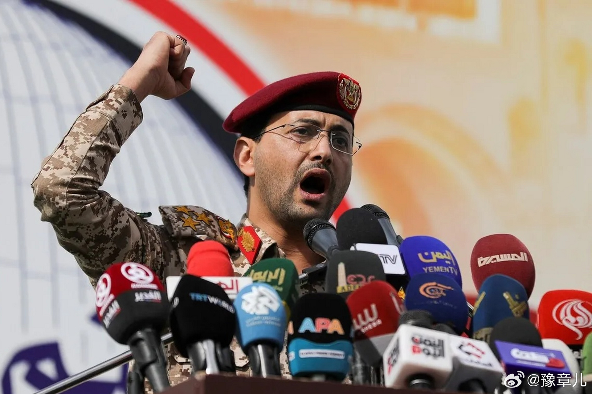 也门胡塞武装的高级官员称也门已进入“公开战争状态”。胡塞武装政治局成员阿里·伊马