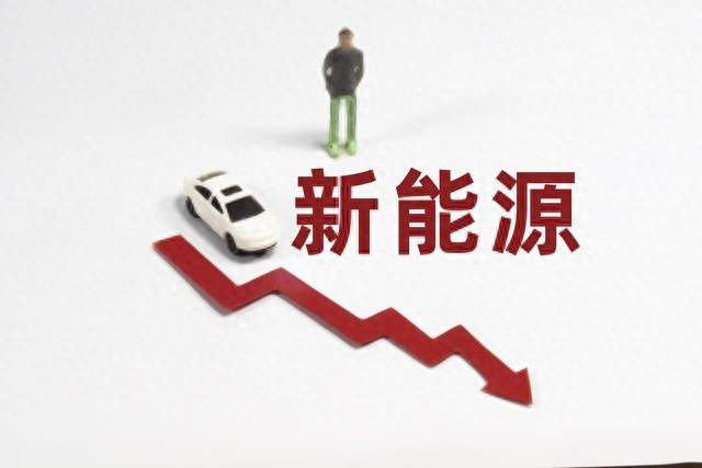 历史性拐点！中国新能源汽车迎来两大首次突破燃油车彻底沦为配角