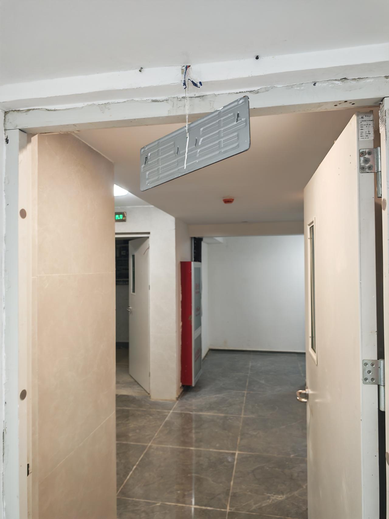 年底了，防火防盗防诈骗！
今天朋友和我聊天说被网络诈骗33万元！！到现在也不敢和