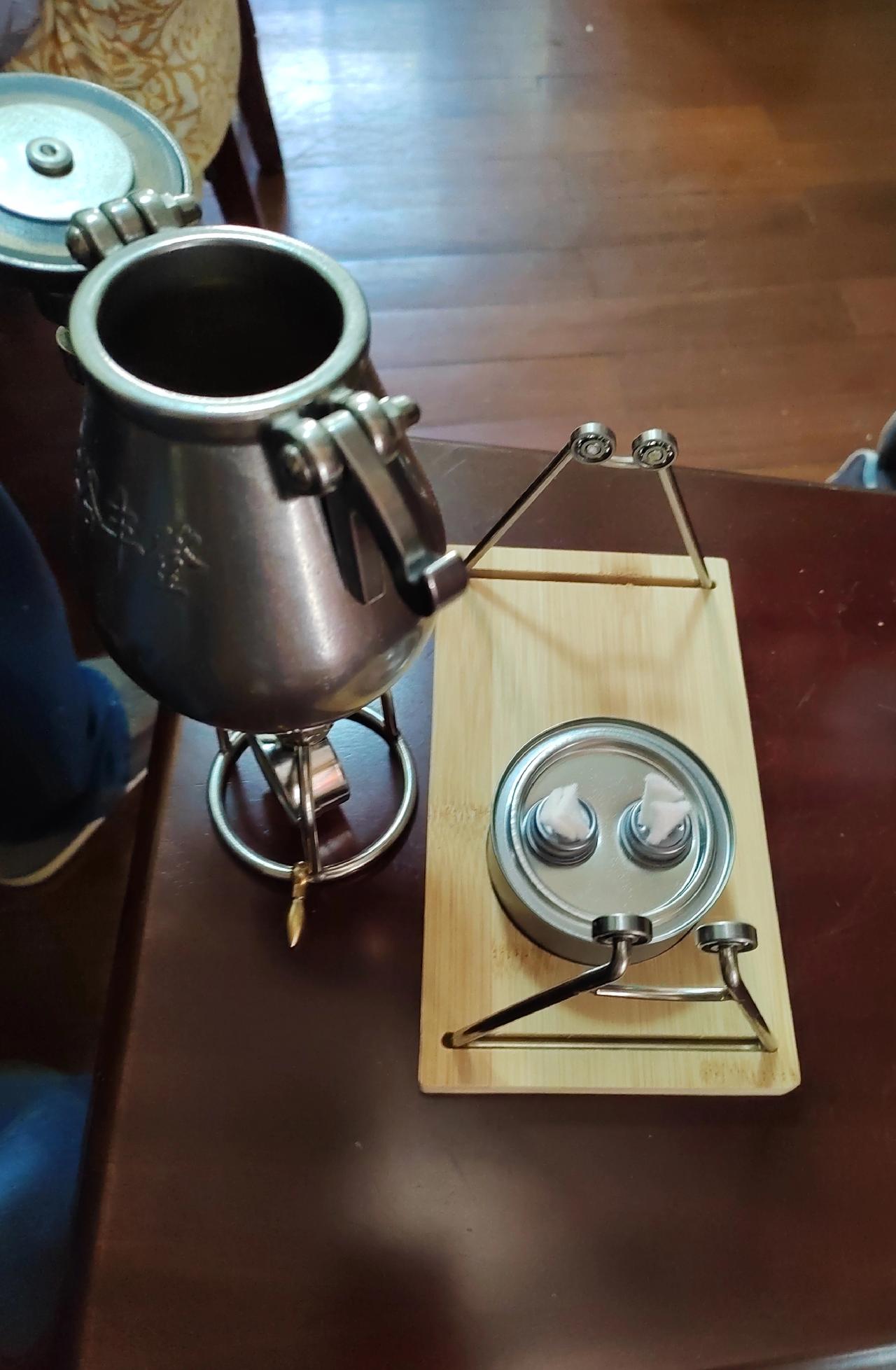 自己动手，吃得放心。我家孩子爱吃爆米花，于是家里有了爆米花机器。不锈钢材质，纯天