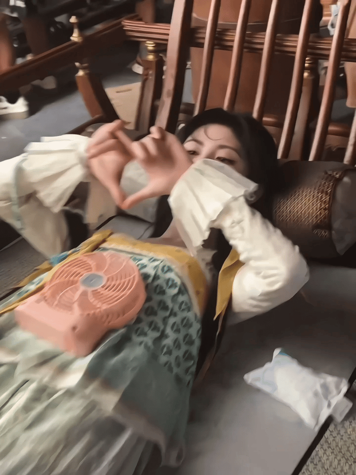 不想开学be like 摆烂了~鞠婧祎