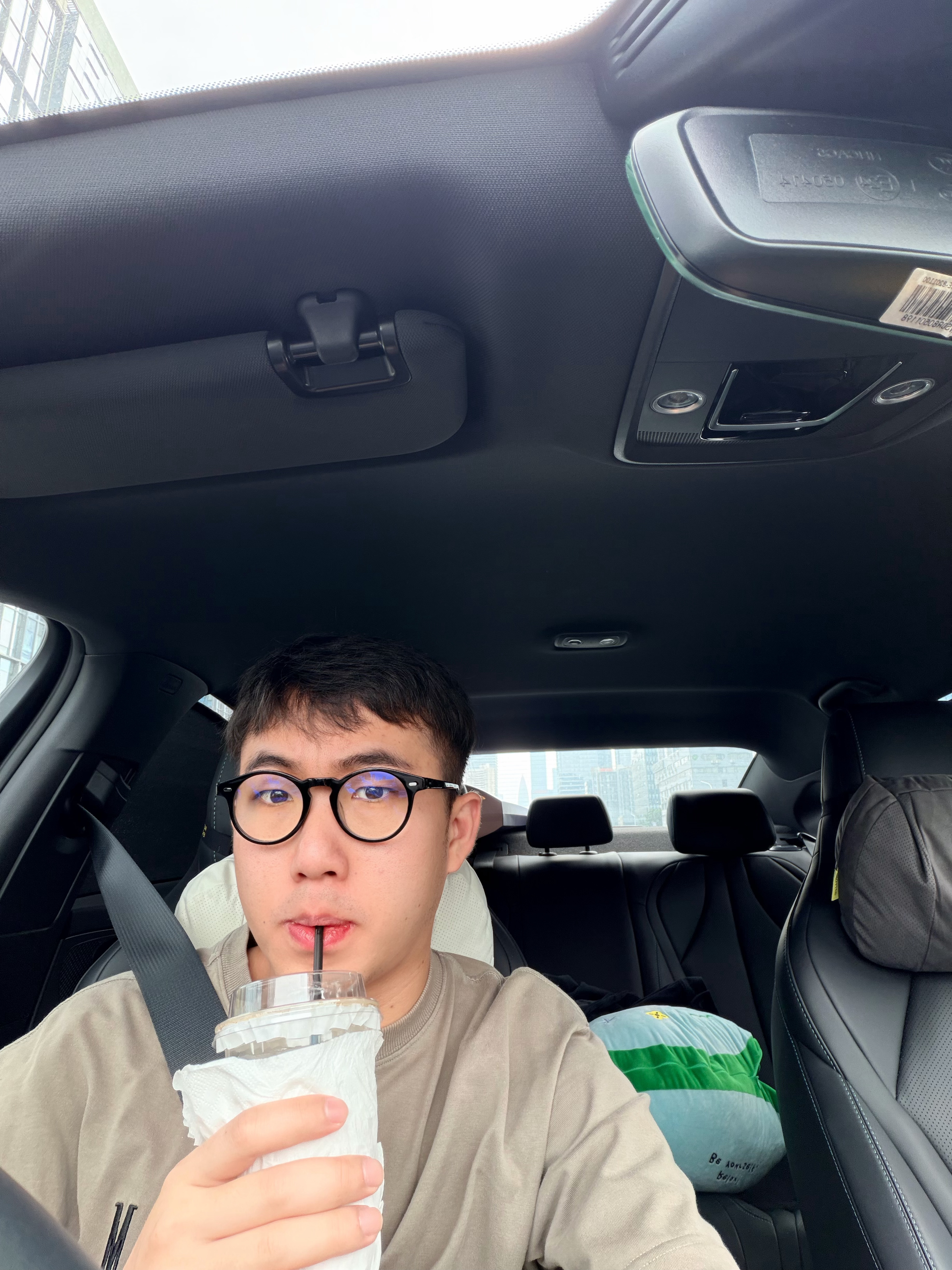 早🌞来杯冰镇的咖咖啡（manner 的美式不错推荐） 