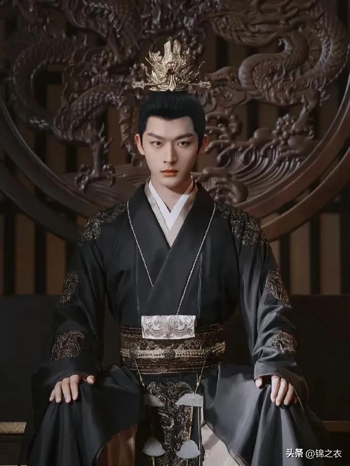 再伟大的帝王上了年纪也会衰弱，不仅能力下降，心理上也会惧怕有危胁的人。

你要是