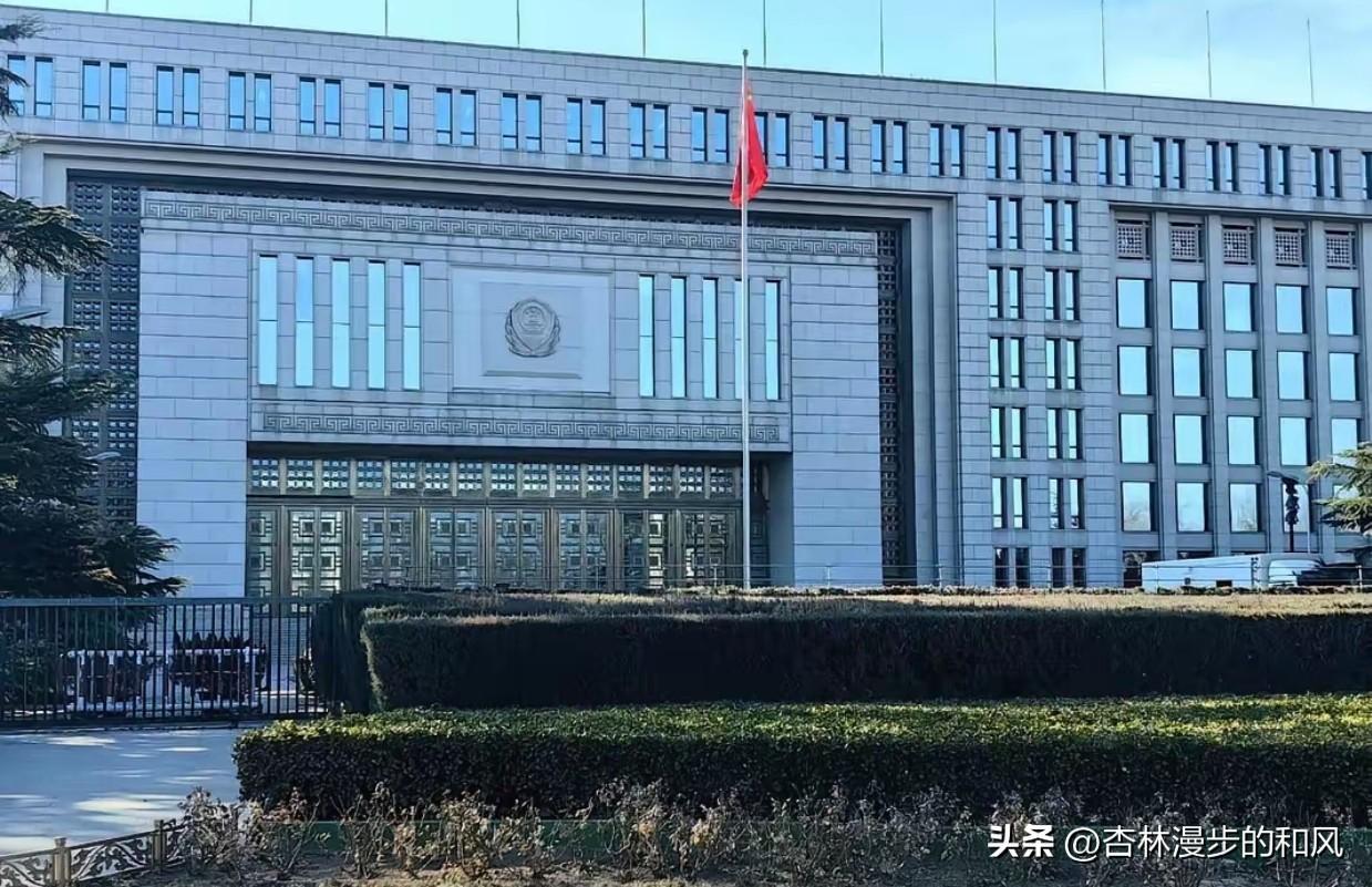 高志凯建议“国家移民管理局”改回“出入境管理局”是对的，切勿中专家计沦为“润人”