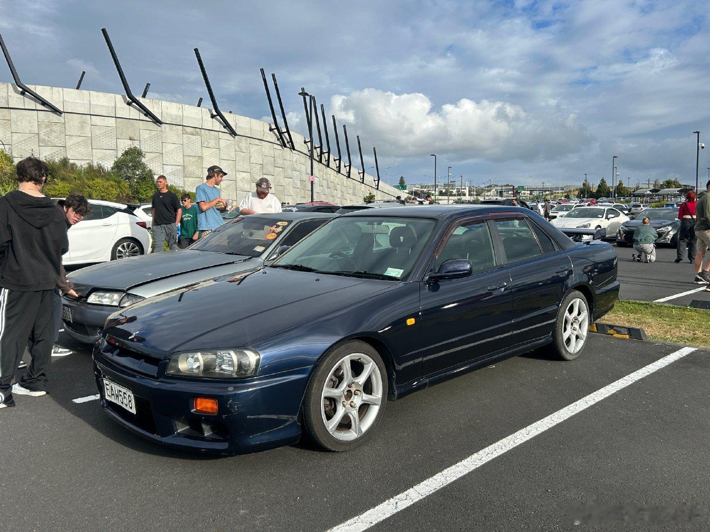 Skyline！R32、R33、R34 都有，两门四门都有，GT-T 和 GT-