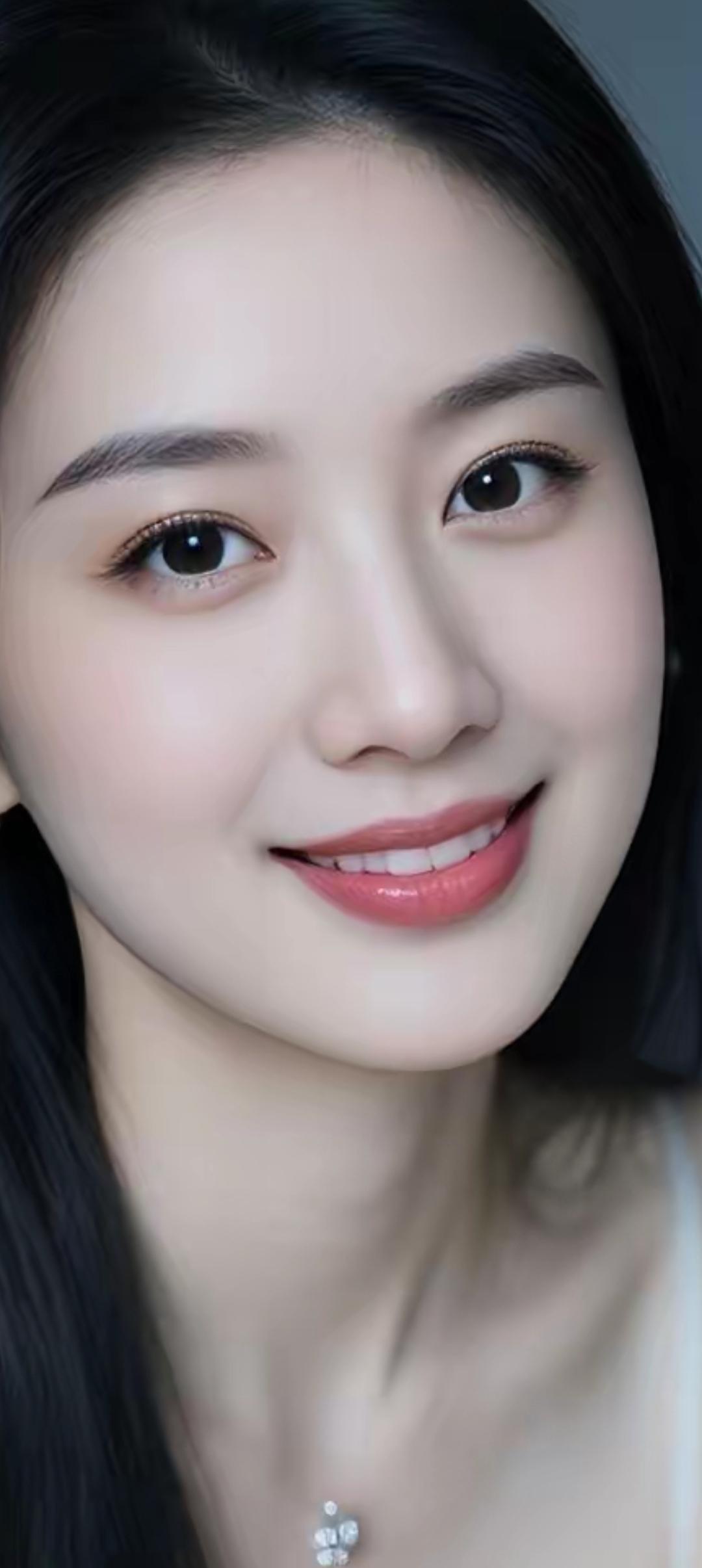 甜美笑容，闪耀耳环，温柔动人！😊✨