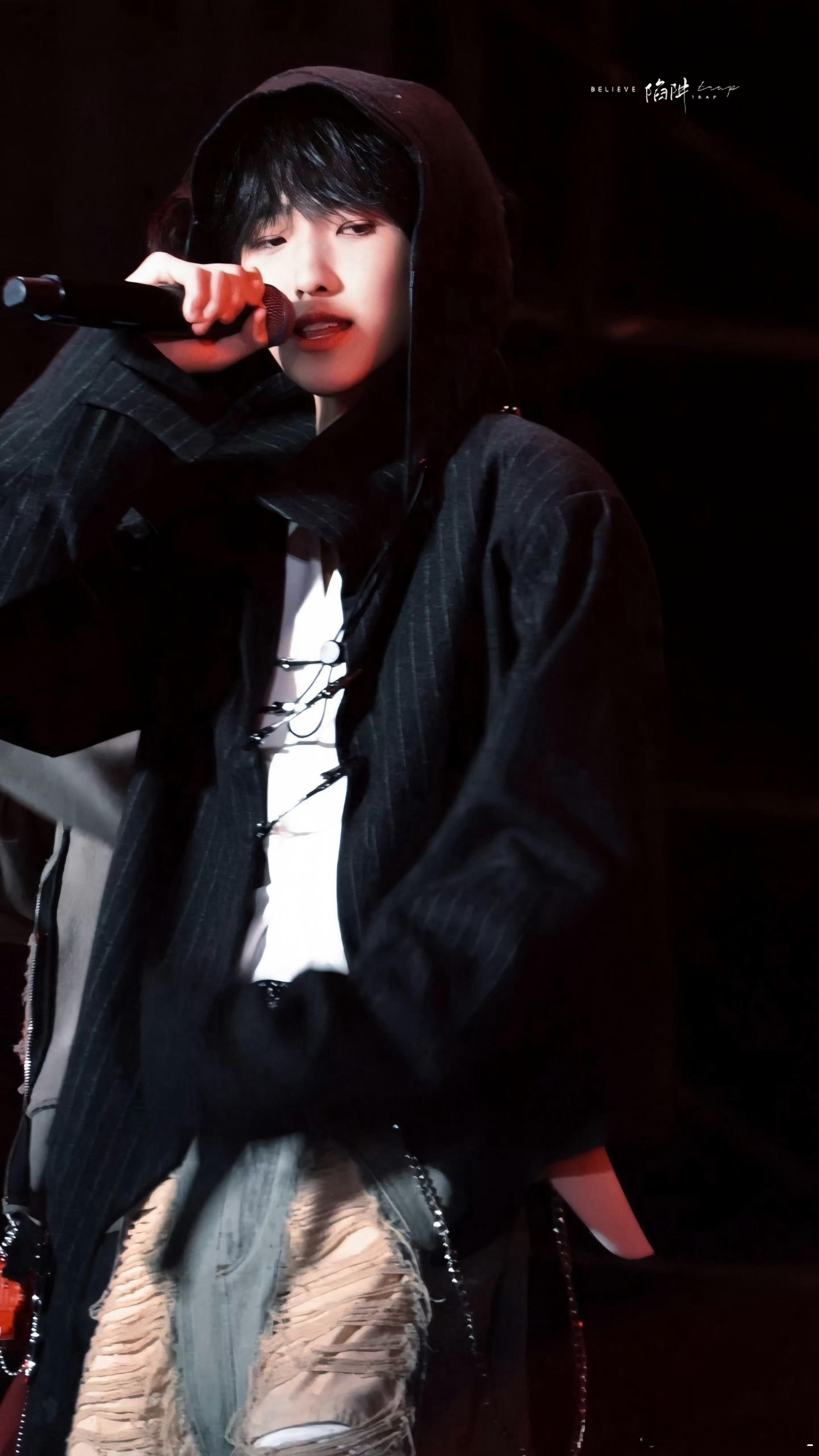 左奇函  💙左奇函 四代第一鼓手 💙左奇函 四代第一rap担  °⑅+「全世