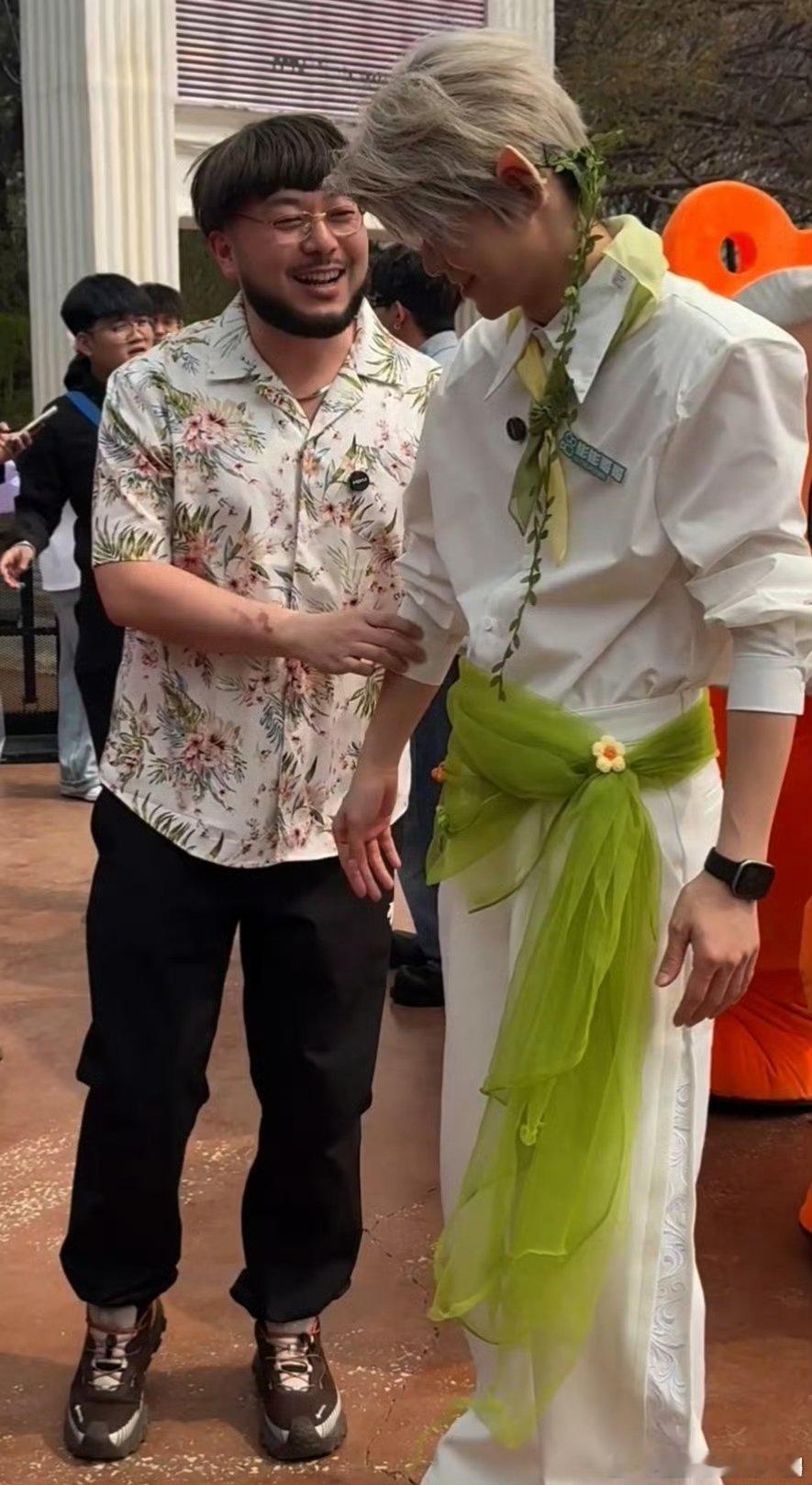 沈阳社交悍匪把游乐园NPC整害羞了沈阳人逛游乐园主打一个反客为主反客为主还得看沈