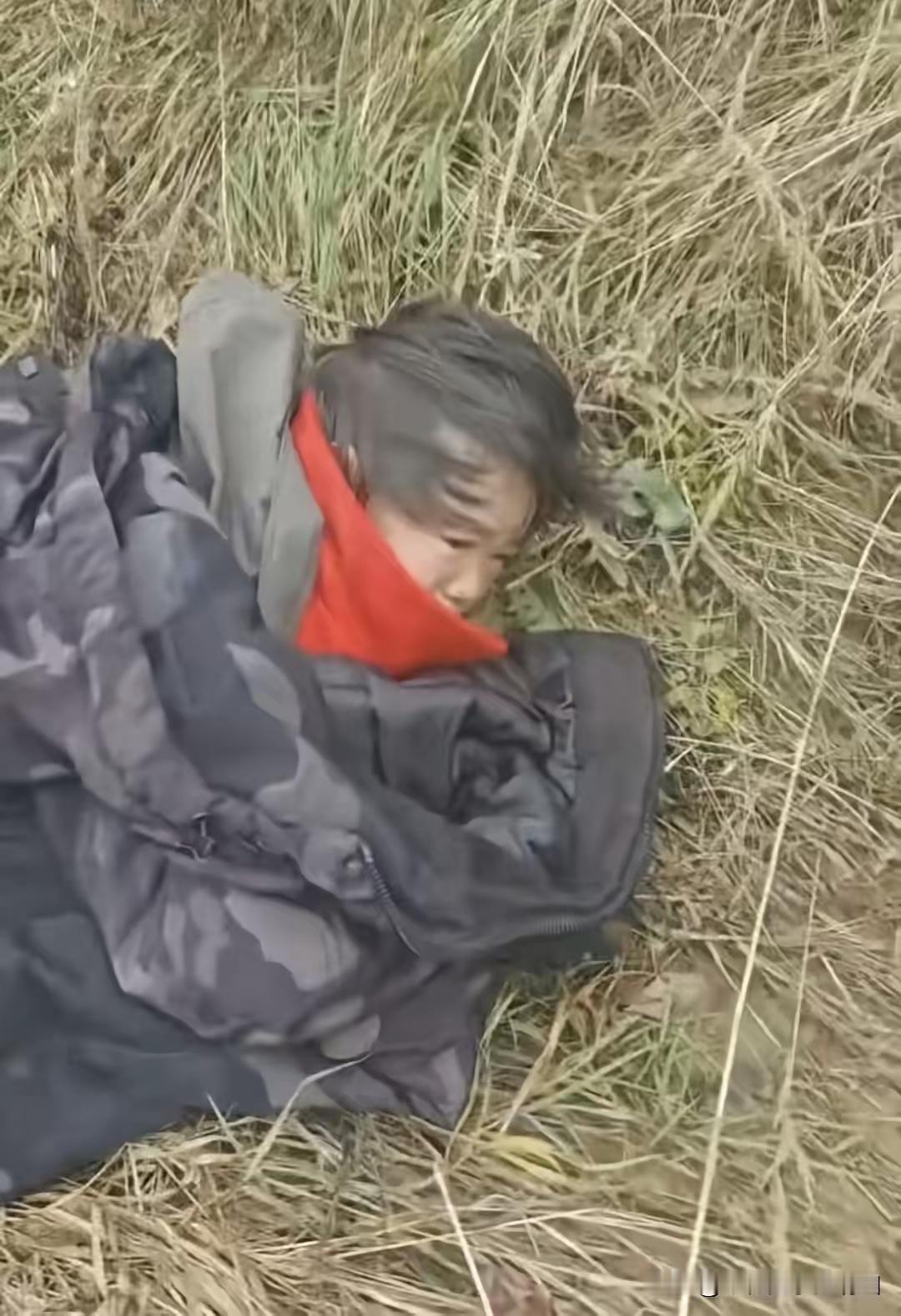辽宁朝阳建平的4岁小女孩找到了，看见孩子真是可怜心里酸酸的，找到就是好事，现在孩