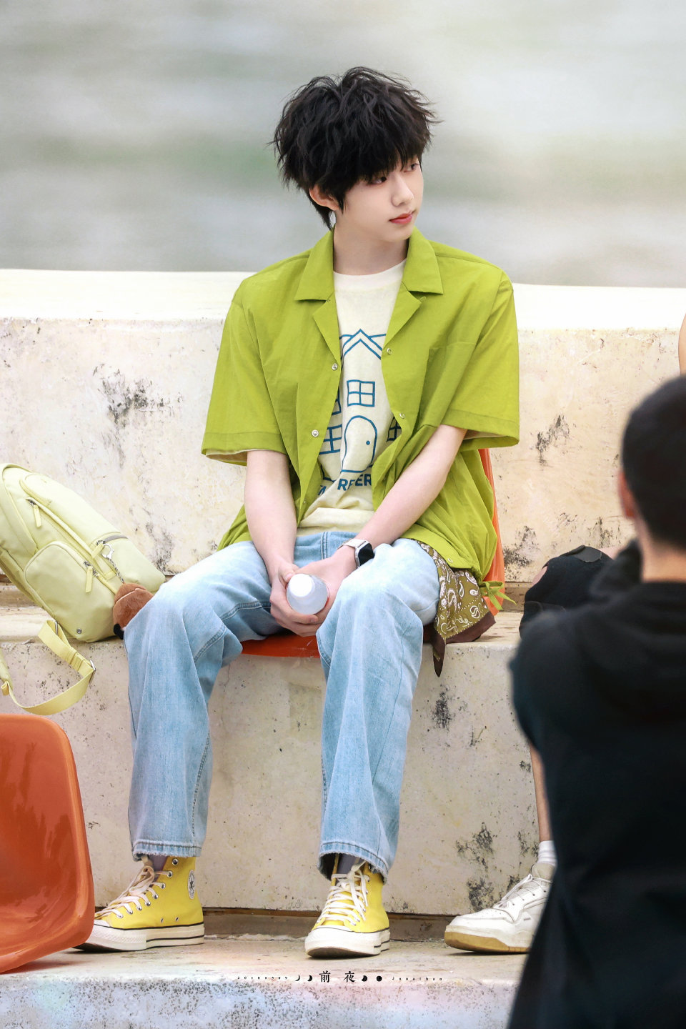 看了陈奕恒拍戏路透，生图也很能打。片场专注认真，情绪到位，气质清新舒服 牛油果味