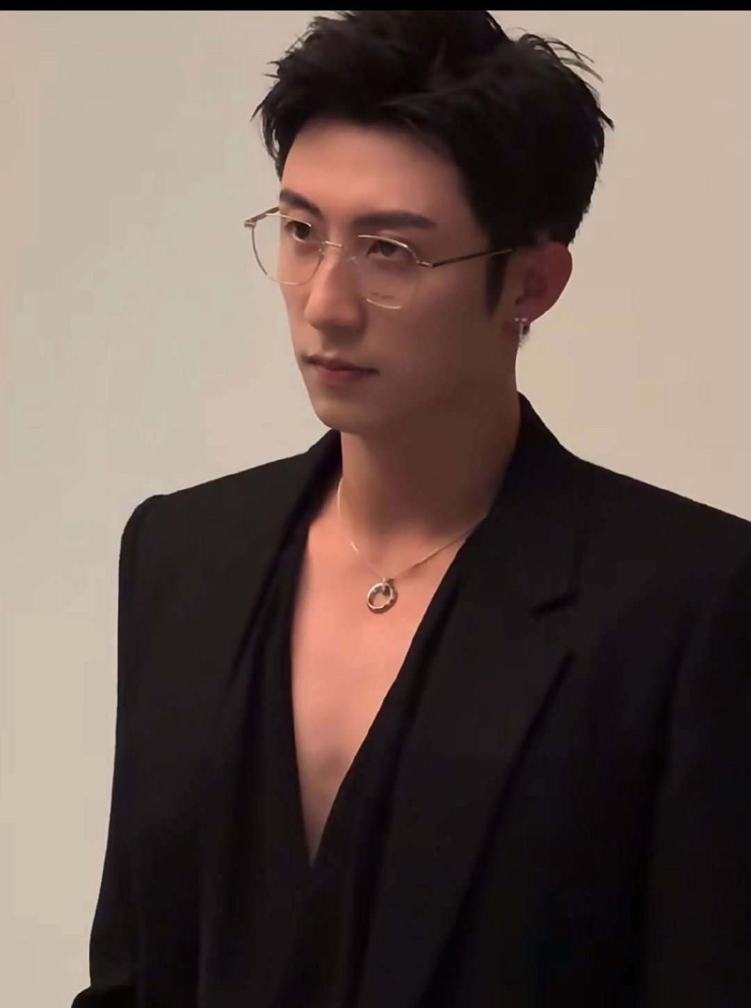 黄景瑜华为汽车代言最高title黄景瑜汽车代言最高title官宣预热氛围感拉满！