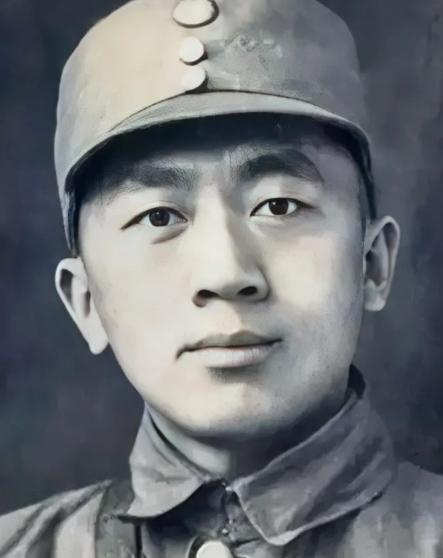 1942年,日伪军一师长派人给粟裕送了一包烟。粟裕不解,以为是敌人送礼,便饶有兴