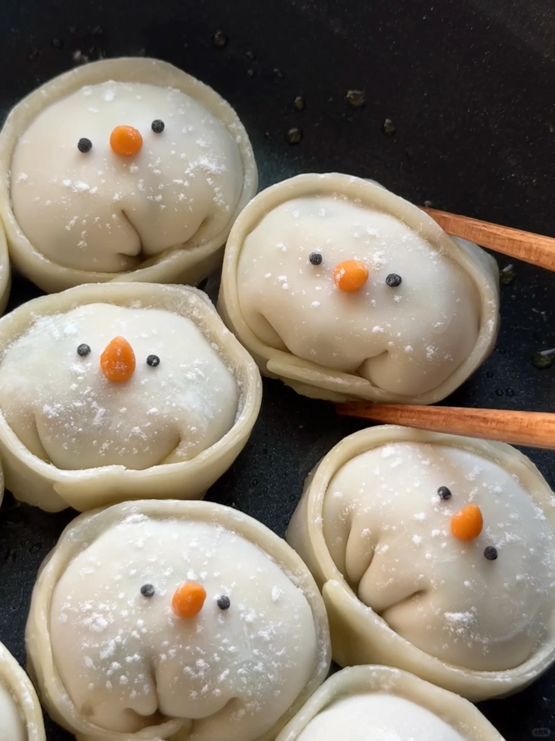 煎一锅脆脆的雪人香菜煎饺🥟