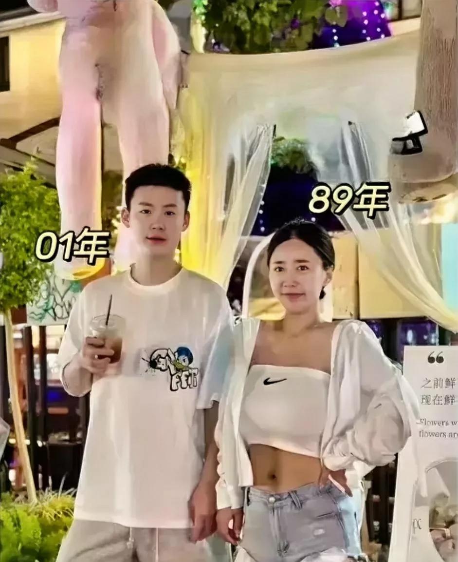 相差12岁的姐弟恋。孩子都有了。