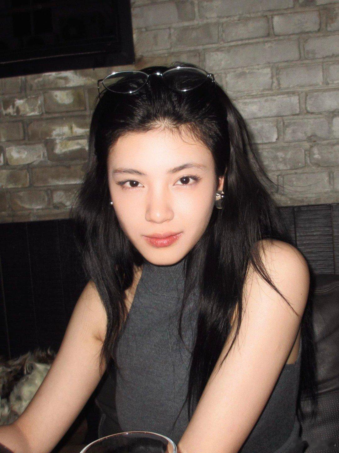 金枝开机 开机仪式上的赵天爱属实吸睛！独守巨财、执念成魔的首富之女罗宛，这角色故