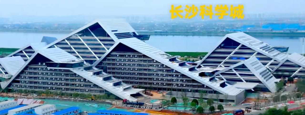 长沙湘江科学城这个建筑样貌，说实话真的太难看了，还不如以正方形和长方形的高度样式