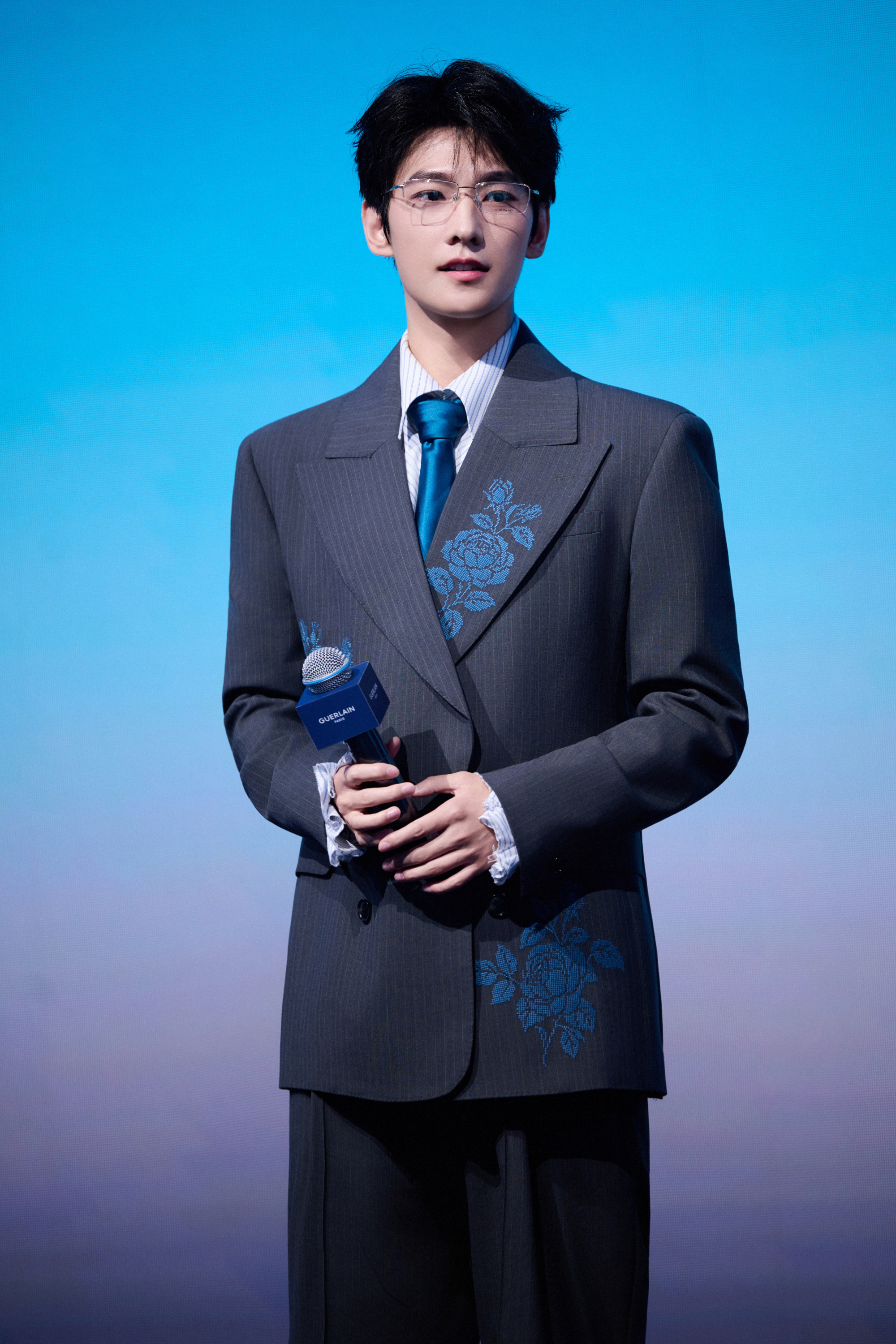 杨洋0909生日快乐 世间绝色万千，独守杨洋一身清风。​​​
