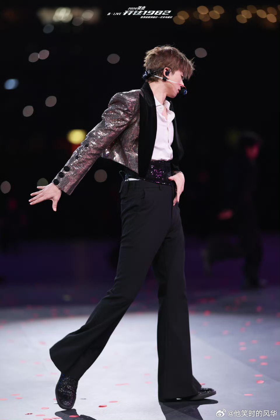 张杰鸟巢演唱会开场就是一个净化 闭眼聆听全是震撼！张杰鸟巢开场空灵又大气，唢呐声