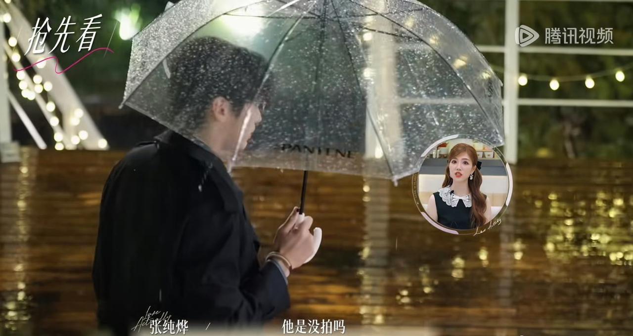 下周《半熟恋人》的爆灯顺序，应该是明确了。
下着雨的时候，周佑凌先爆灯了。 灯亮