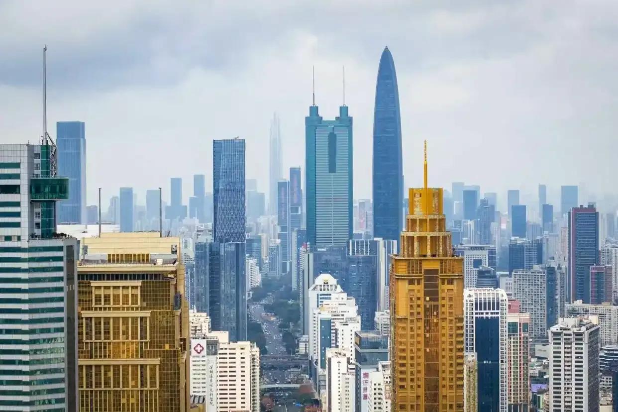 ‌涅槃重生的深圳，正加速奔向全国“经济第一城”
2026年前三季度，北京、上海、