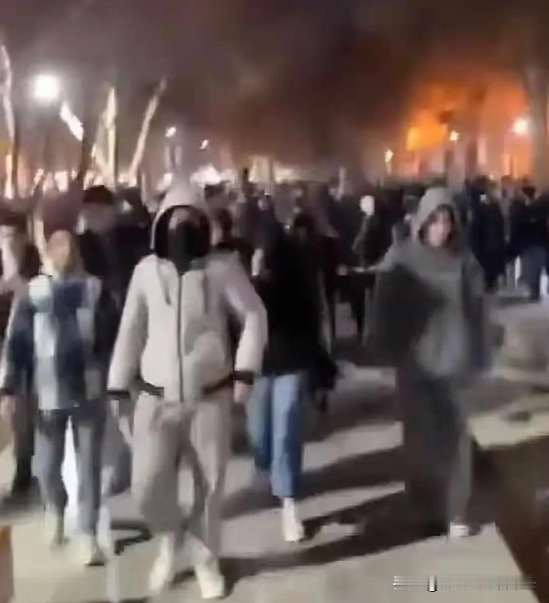 美国倒是没有迎来斩杀线 ，可伊朗“教士集团”却迎来了真正的斩杀线 ！

我们可以