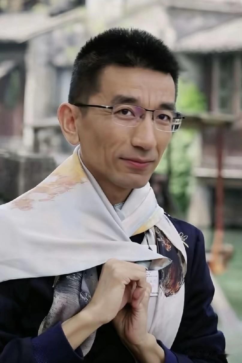 我敢说，董宇辉得压力大的睡不着了。

孙东旭拉上石明和天权合伙开了公司，都是东方