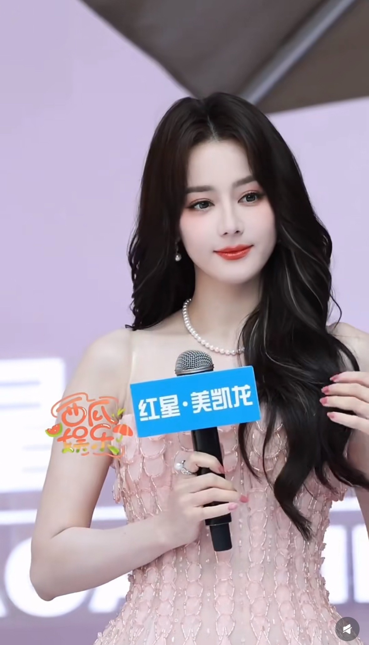 迪丽热巴 杨紫  昨天和今天的活动生图状态 