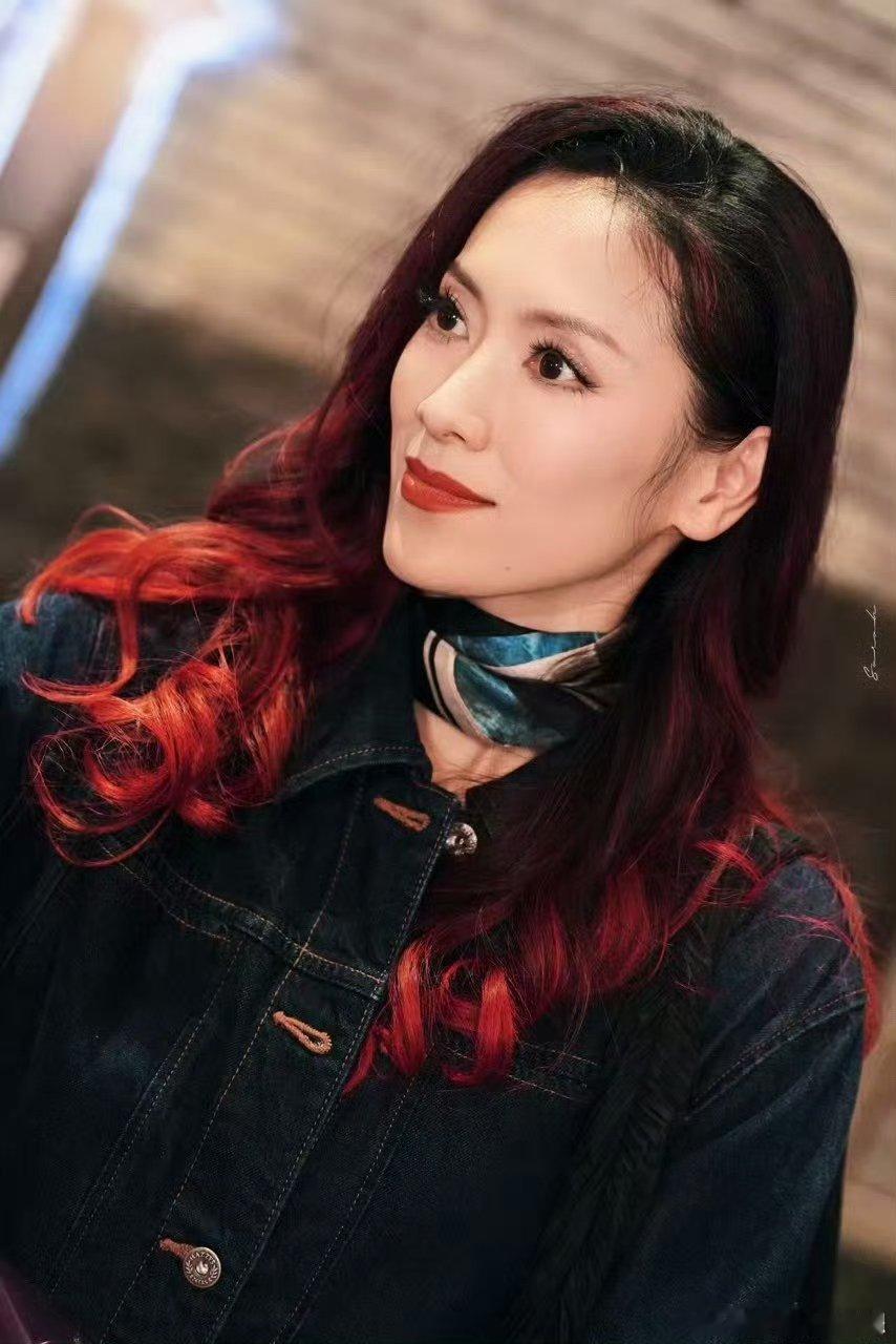 徐丽东去歌手 碾压级别歌手2026音乐剧舞台历练多年，现场发挥稳定无短板，无修音