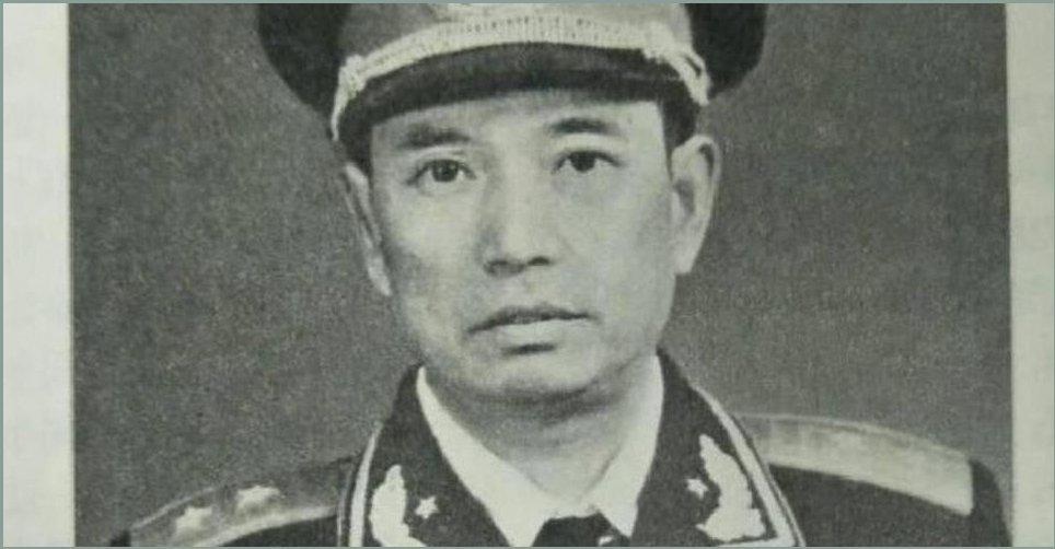 聊一个四野的老前辈，副参谋长。
1955年，全军大授衔，金灿灿的将星挂满礼堂。名