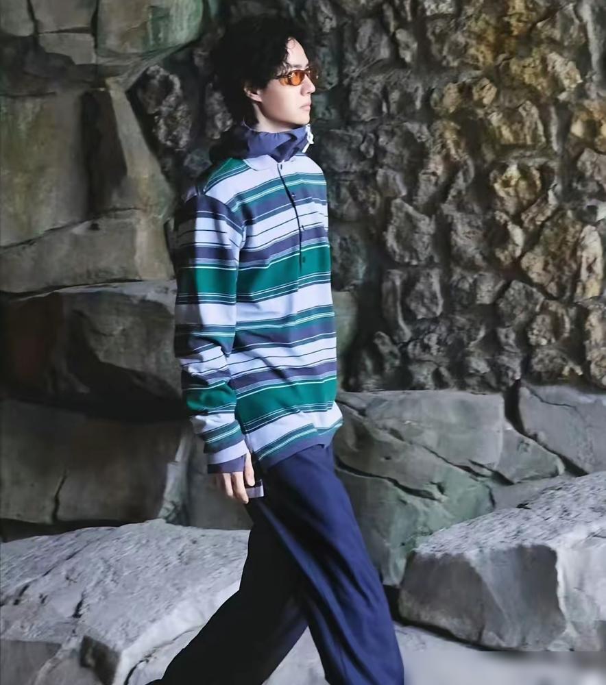 你知道巴黎时装周的潜规则有多狠吗？王一博直接把桌子掀了。
 
你以为只是去看个秀