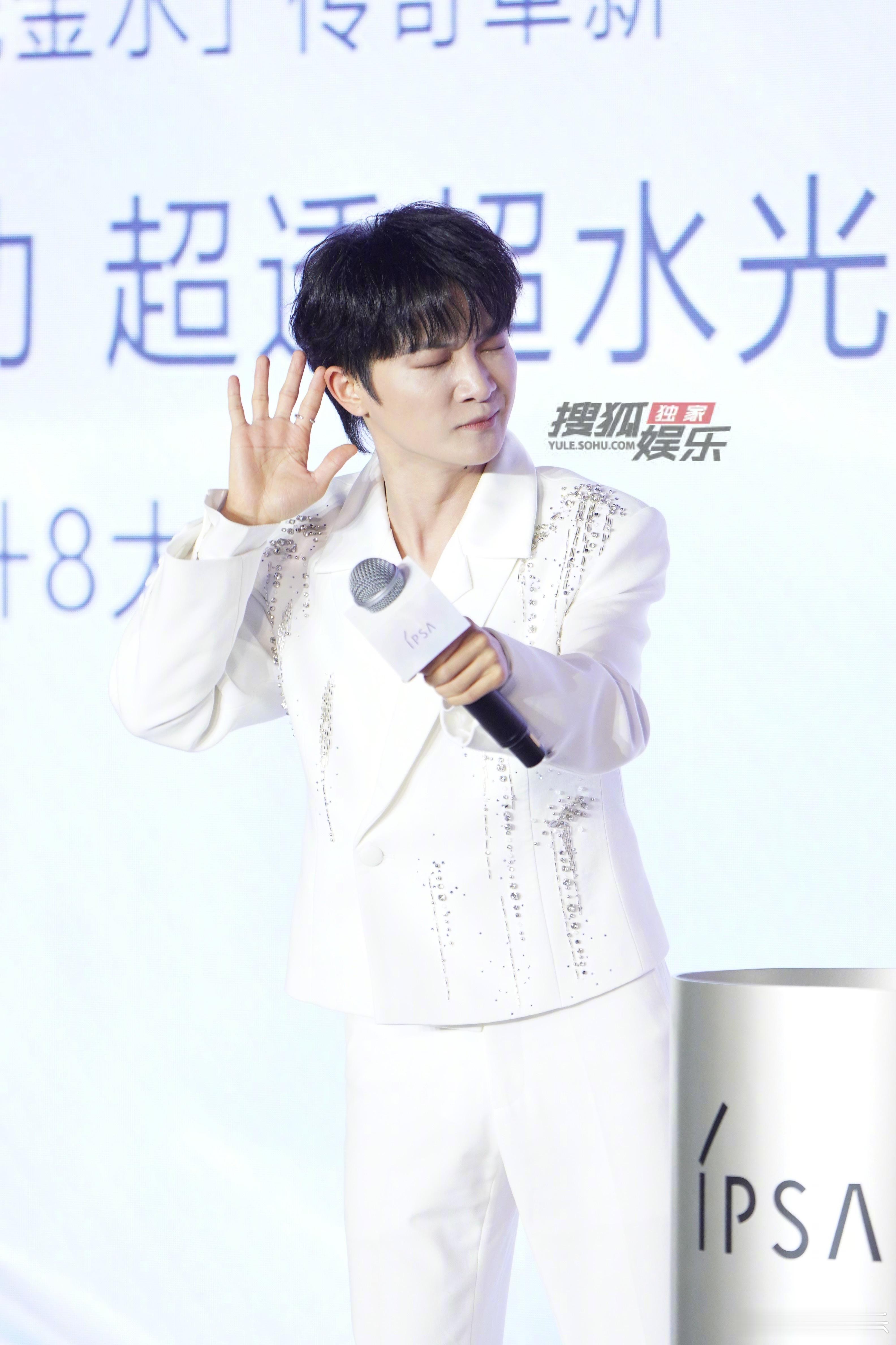 今日份活动生图来啦！超多可爱生动的小表情，永远阳光明媚的深深😘 ​​​