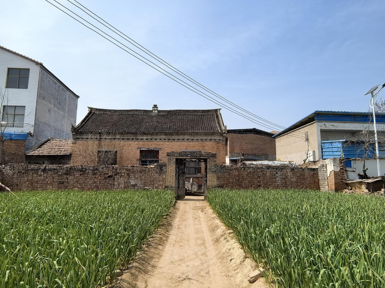 人的一生要有意义，伟力源于中华大地。努力做一名新时代的律师，兼国情调研员。民风淳