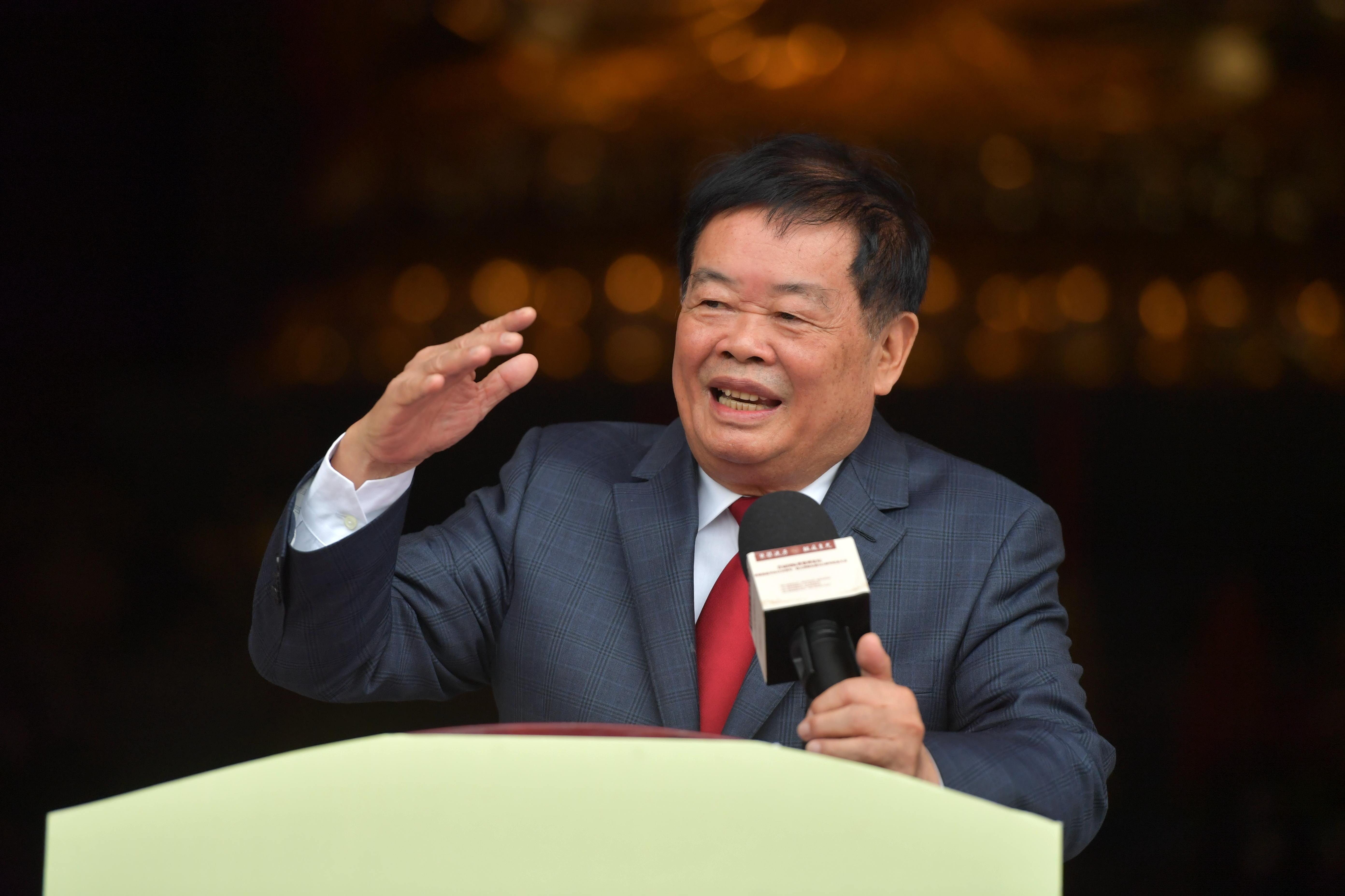 #福耀玻璃半年报因汇兑损失致利润下滑# 【汇兑损失致利润下滑，#福耀玻璃交出曹晖