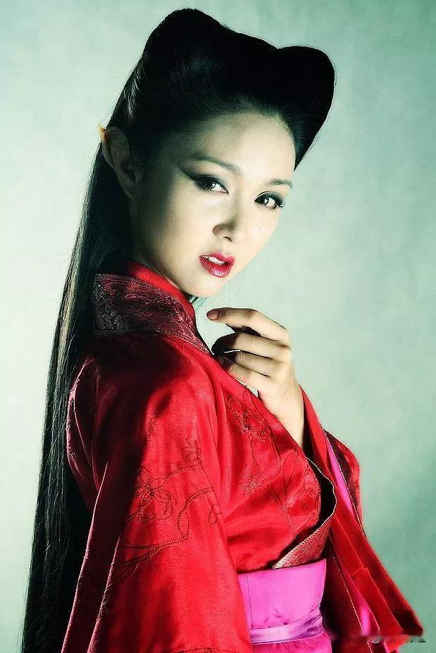 为什么我觉得薛凯琪演的小唯比周迅演的好呢？
是这样的，在我对角色的理解中，小唯是
