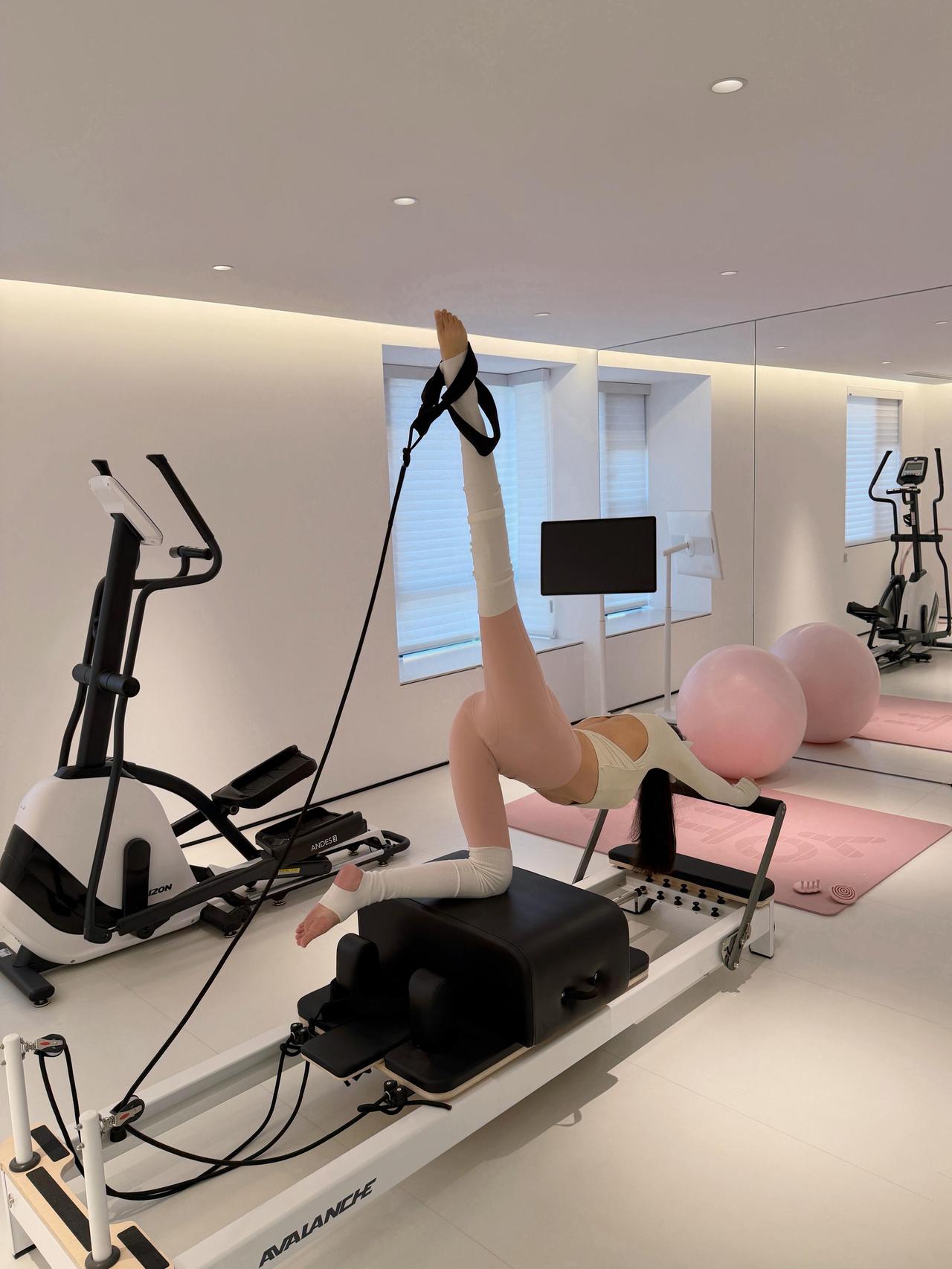 练瑜伽真的好处多多！
定期练瑜伽能改善身心健康，提高柔韧性、平衡感，增强肌肉力量