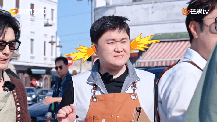 张百乔全障碍沟通张百乔摩洛哥街头跟着大伙儿揽客真的主打一个全障碍交流，咱就是说语