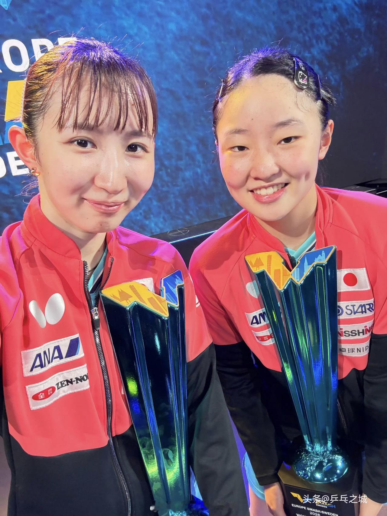 女双冠军自拍🤳