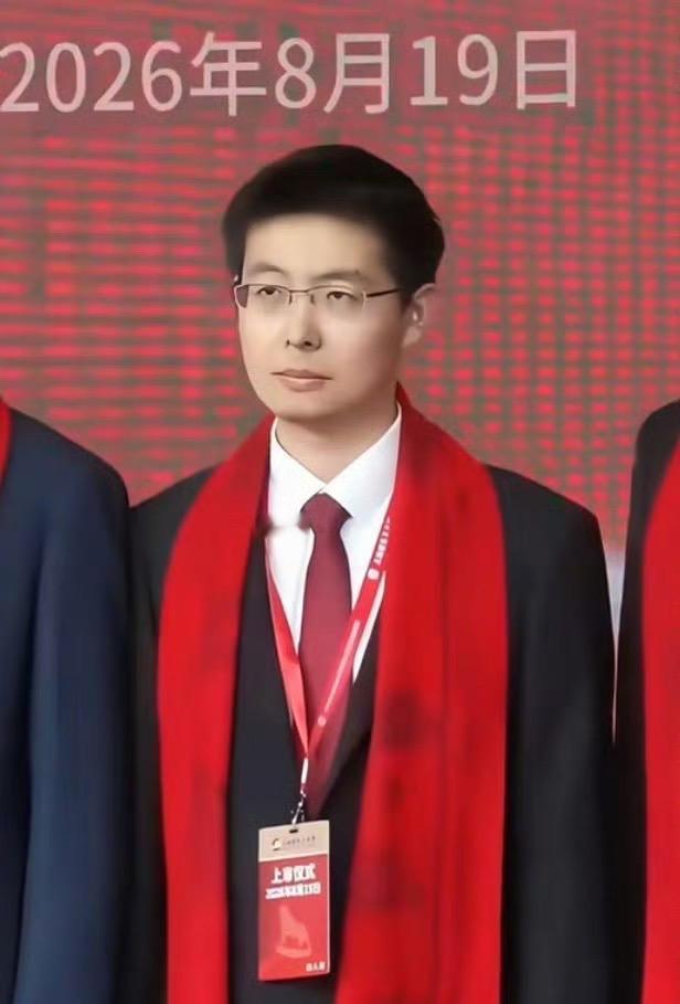 是不是找到昨天宇树科技上市，王兴兴没笑的原因了！
他是不是知道今天必然大跌呀，笑