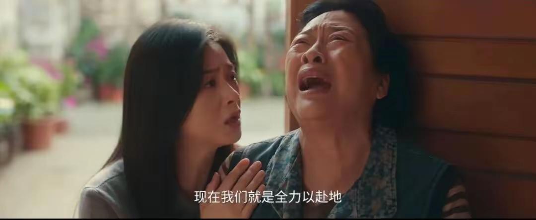 央八力挺的《四喜》开播差评如潮，演员演技成槽点：女主童谣演复杂角色显木讷，蒋欣角