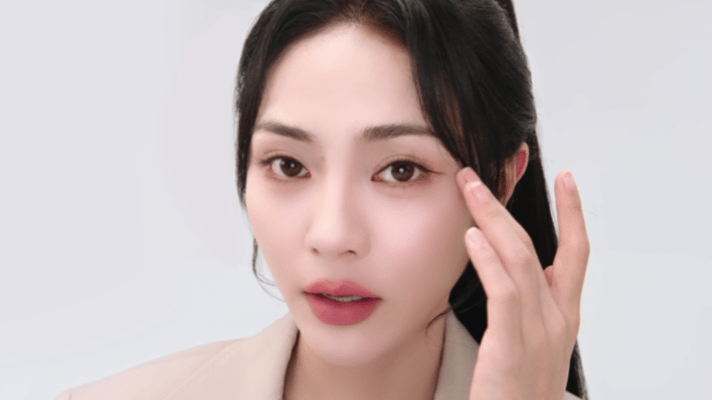 谢可寅自带一张有底气的脸谢可寅眼里都是底气无论是红毯精致造型还是日常职场风造型，