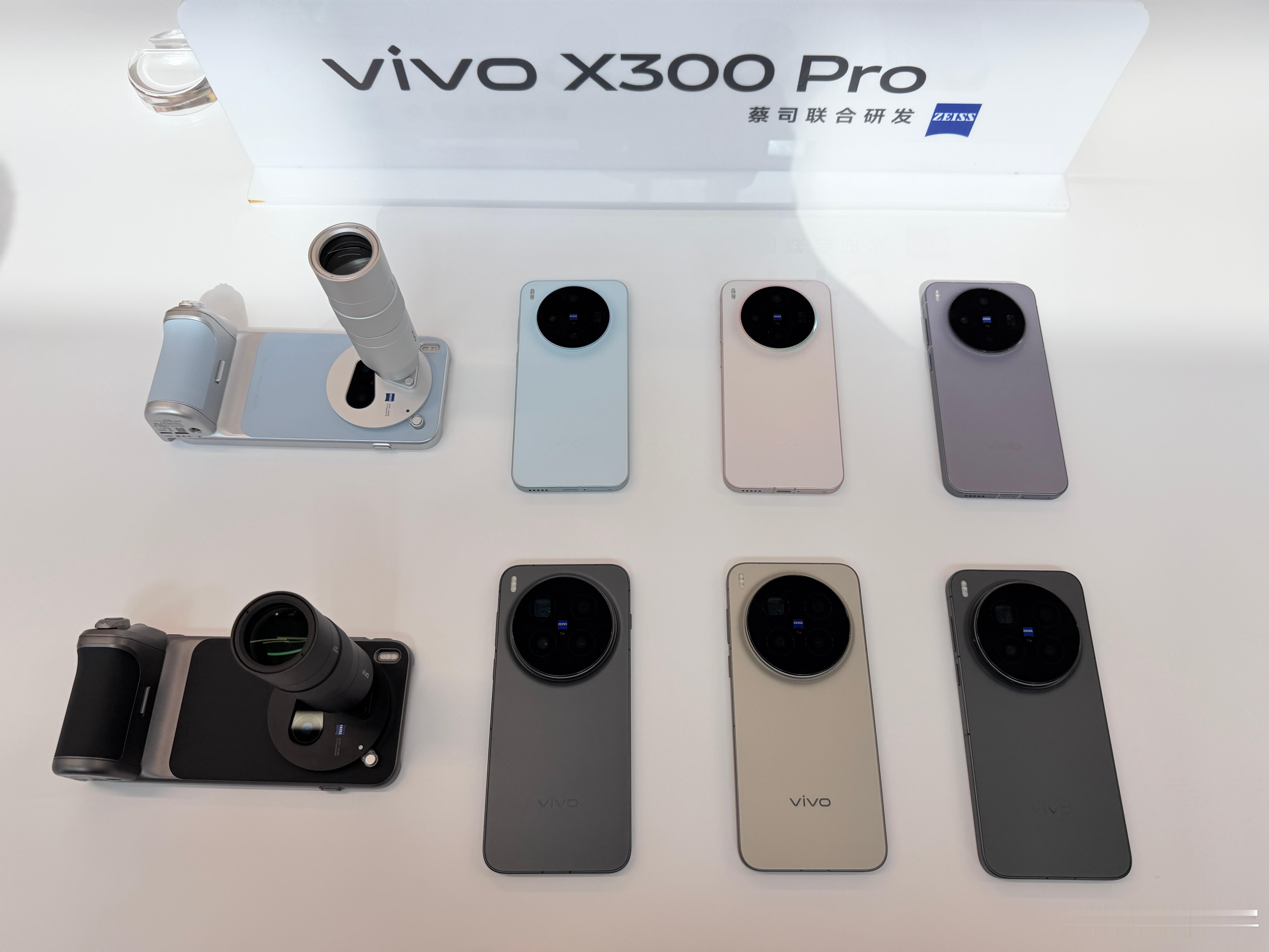 提前上手vivo X300系列全系！直屏+金属边框手感超赞，尤其爱幸运彩这个配色