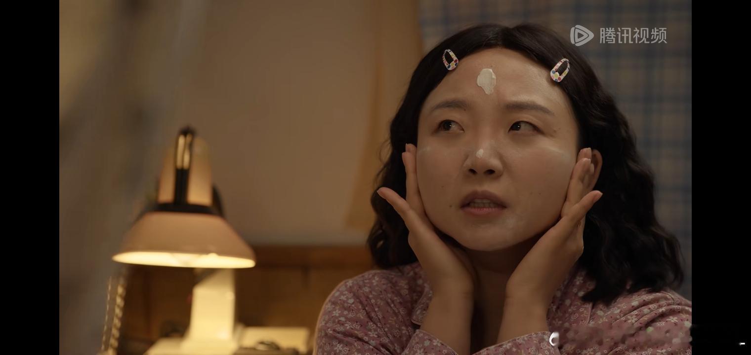 辣目洋子演技  小辣真的是演什么像什么《六姊妹》中把何家喜的小恶魔形象演的淋漓尽