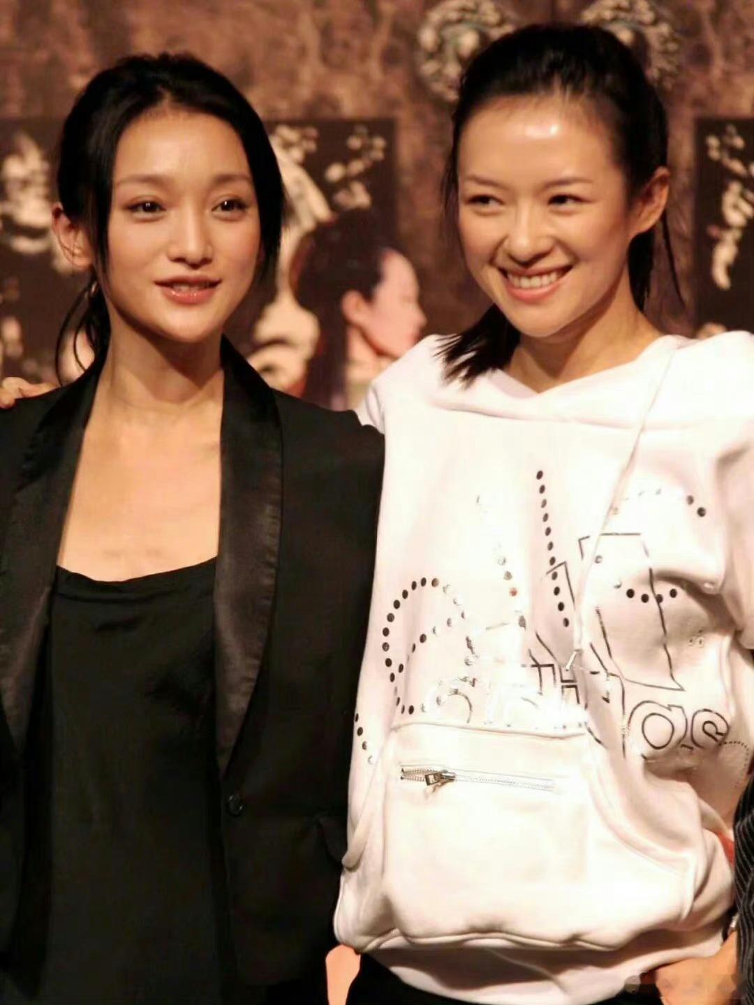 周迅和章子怡的同框，感觉这一次周迅的气质更好吧 ​​​