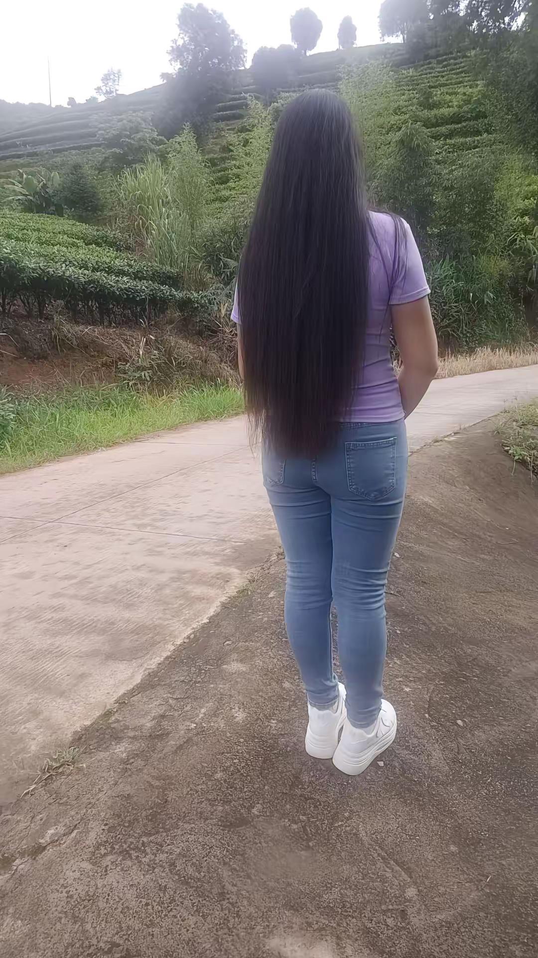 紧身牛仔裤 微胖女生 单身小姐姐