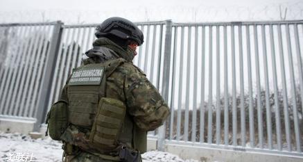 波兰将自4月1日起停止承认俄罗斯联邦的非生物识别护照。

“自2026年4月1日