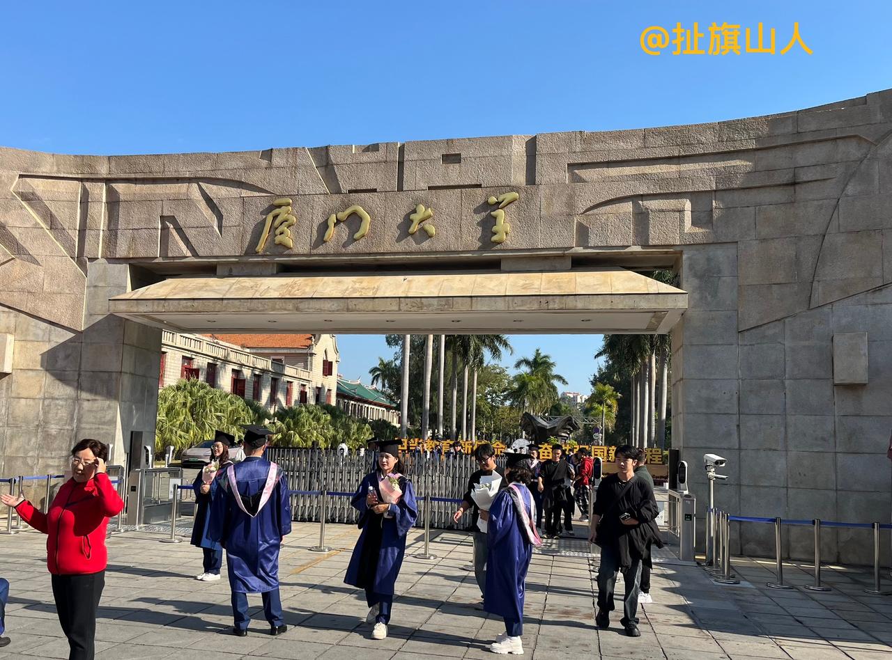 这两年我去厦门市旅游，听说厦门大学是华侨陈嘉庚先生捐款建的学校，就有想进厦门大学