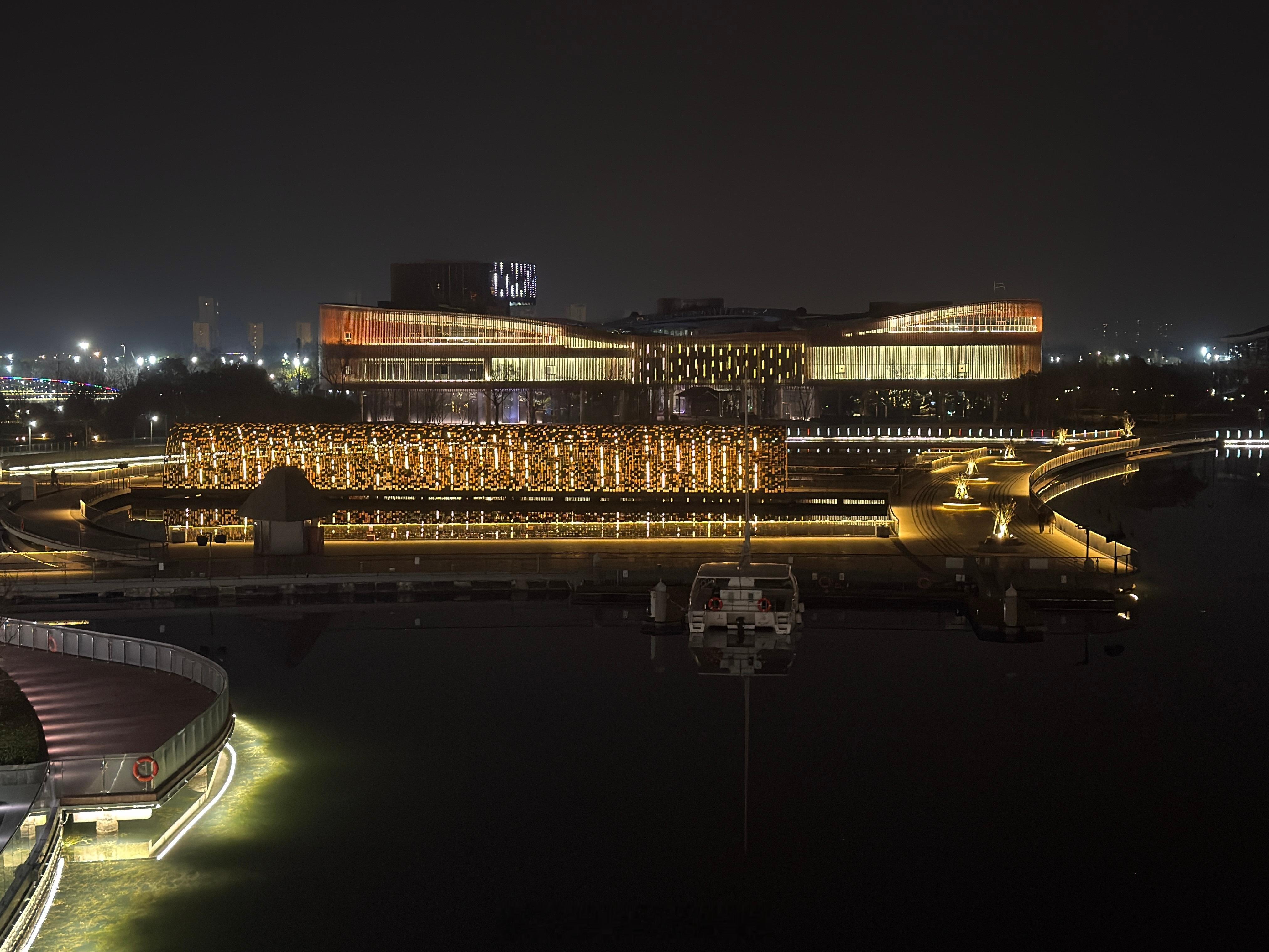 奉贤博物馆，这夜景如何？ 